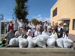 Elderly volunteer recycling corps