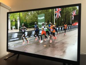 レースのテレビ中継の様子（BBC）